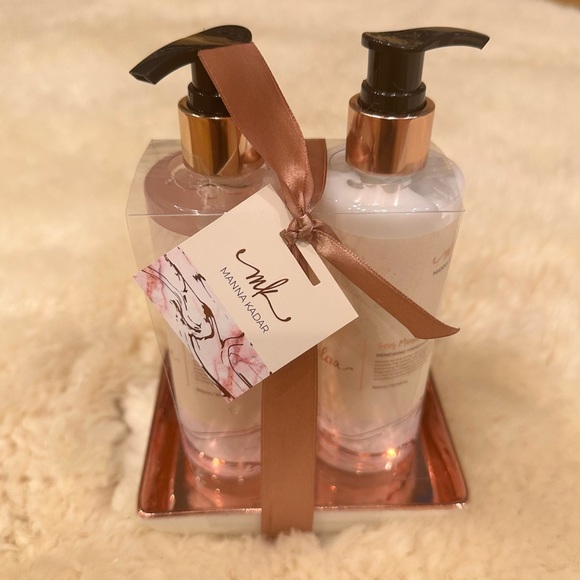 Sea Minerals Renewing Hand Lotion & Hand Soap Set with ceramic holder dish - Picture 7 of 12